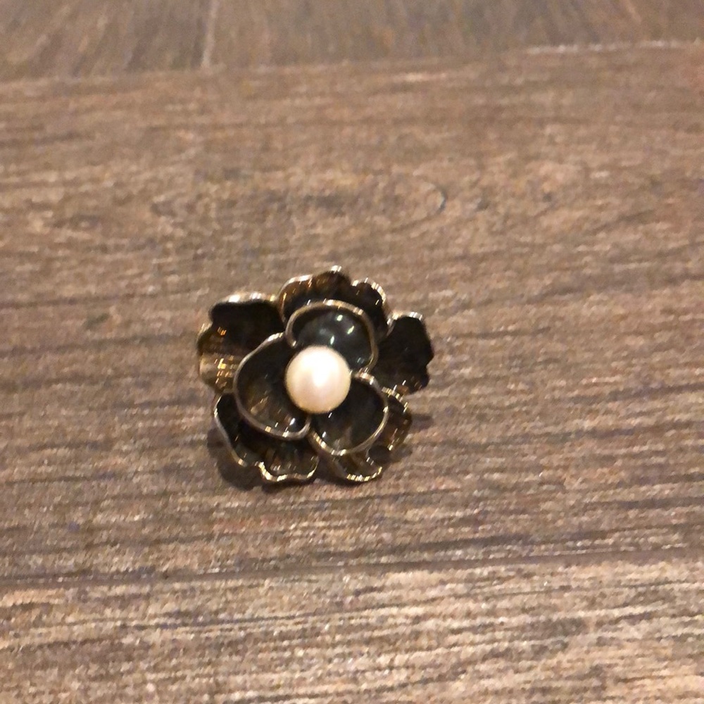 BCBG Floral ring with pearl, size 7